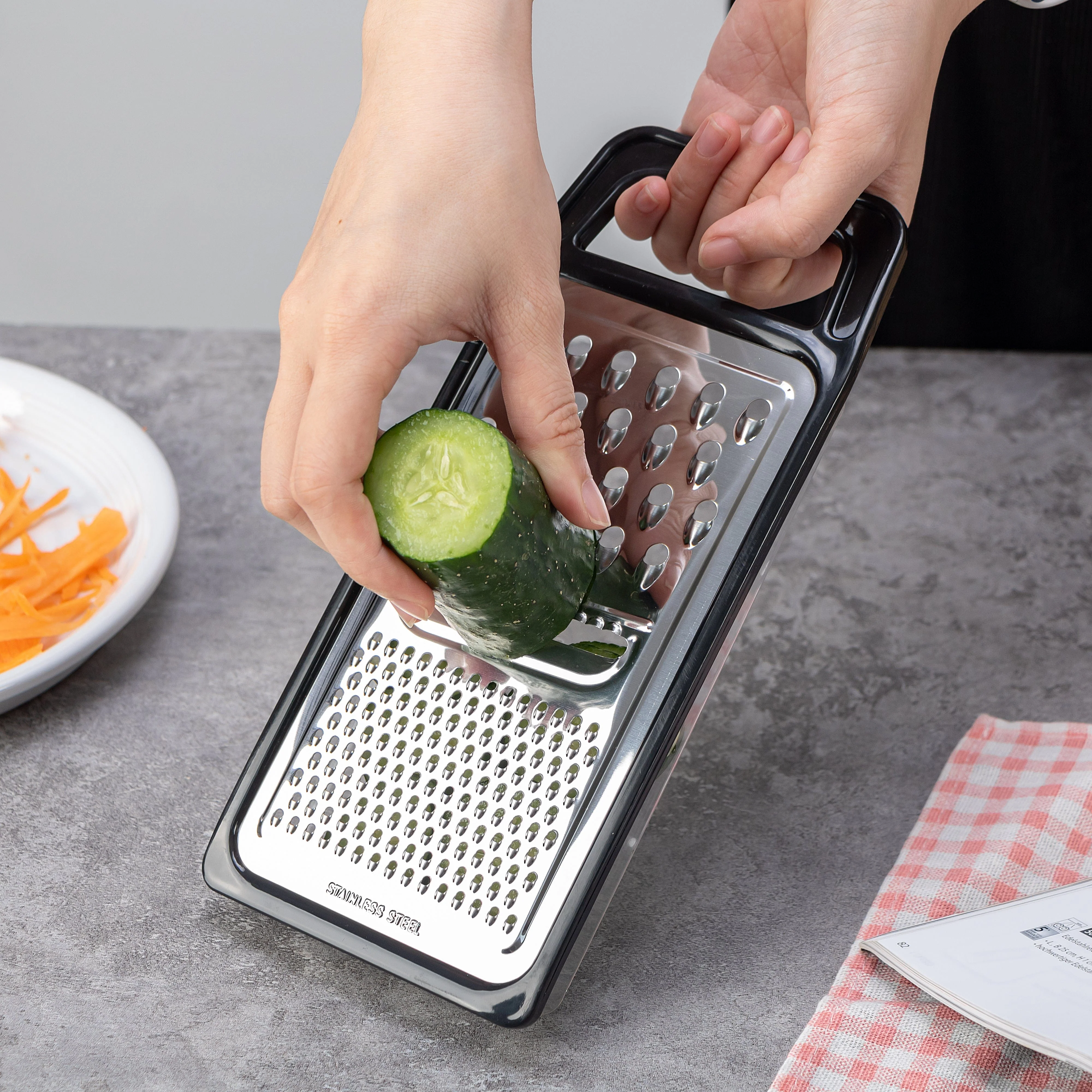 Ian Stainless Steel Grater - Image 3