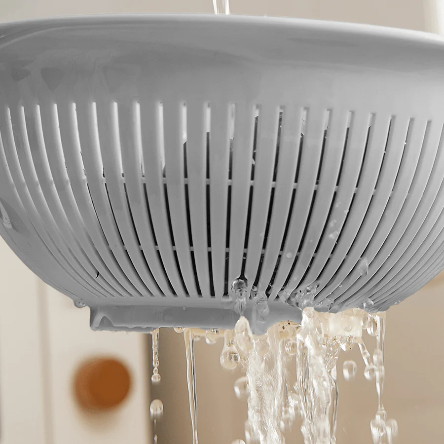 Lin Plastic Colander with Handle - Image 4