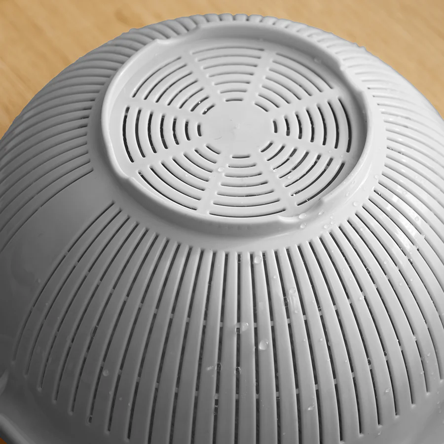 Lin Plastic Colander with Handle - Image 5